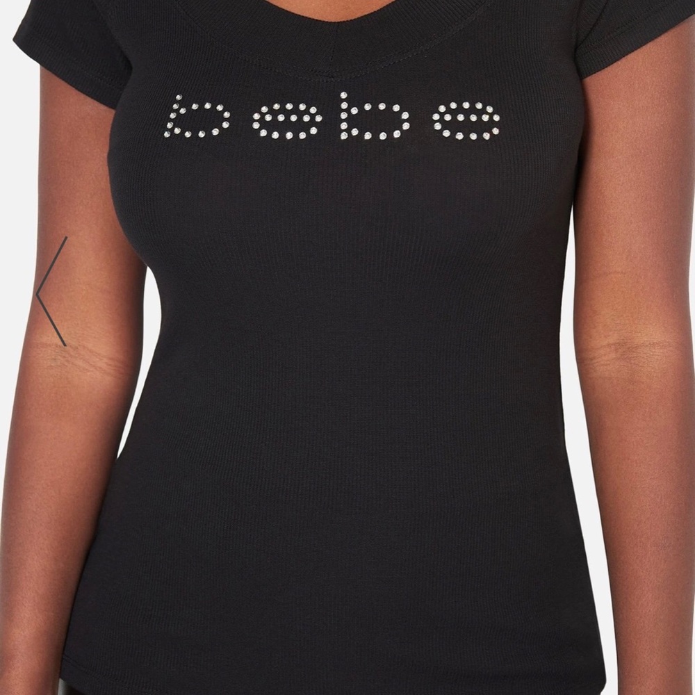 Bebe SWAROVSKI LOGO SHORT SLEEVE DOUBLE V-NECK TEE